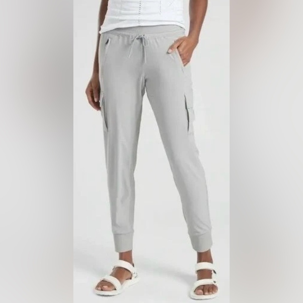 Athleta Sutton Joggers in Tern Grey. Size 4. EUC